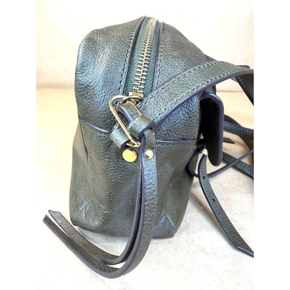 Banana Republic Vintage Camera Crossbody Bag in Dark Olive Green #404499 - Picture 3 of 16